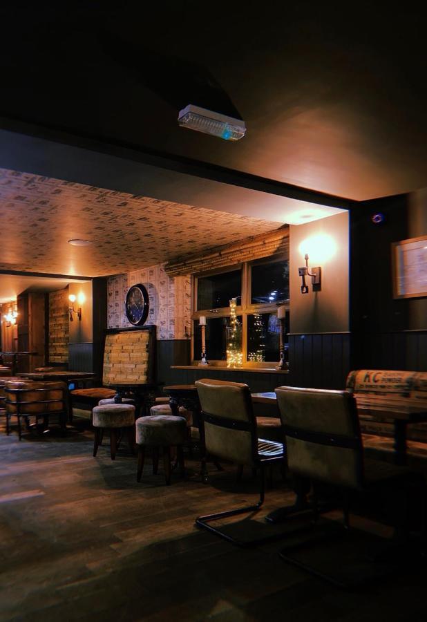The Queens At Horton テルフォード エクステリア 写真