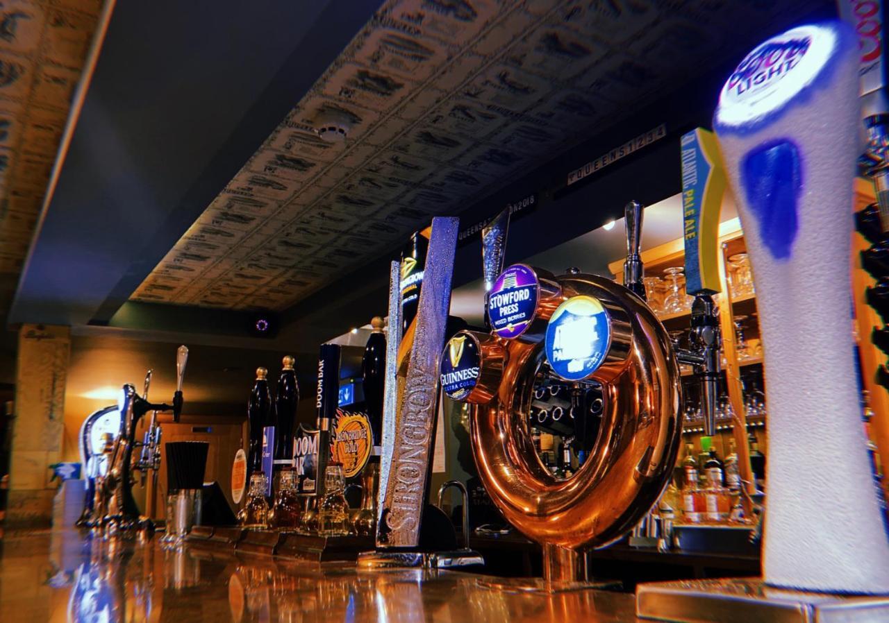 The Queens At Horton テルフォード エクステリア 写真